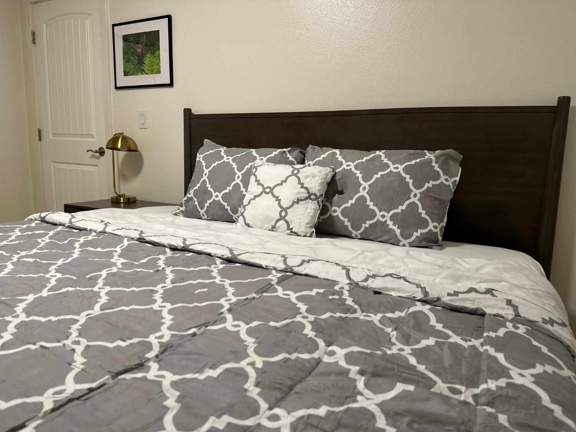 Stay Anchorage! Furnished Two Bedroom Apartments With High Speed Wifi Værelse billede
